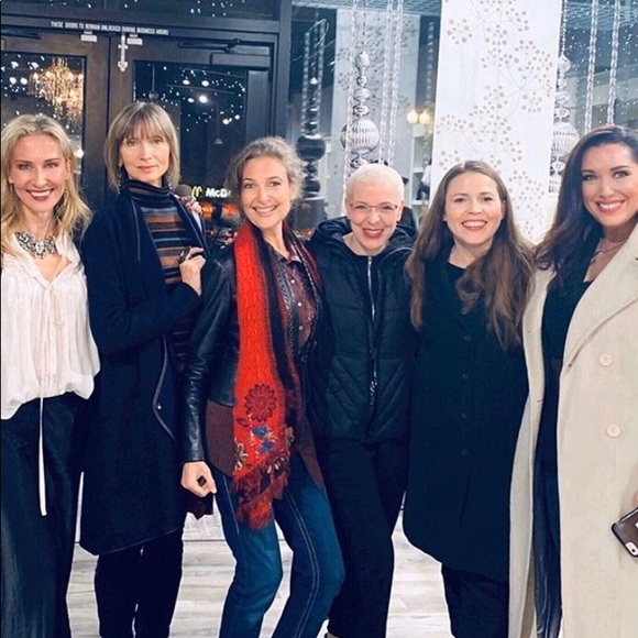 Meet your Posher, Cynthia - Picture 4 of 4